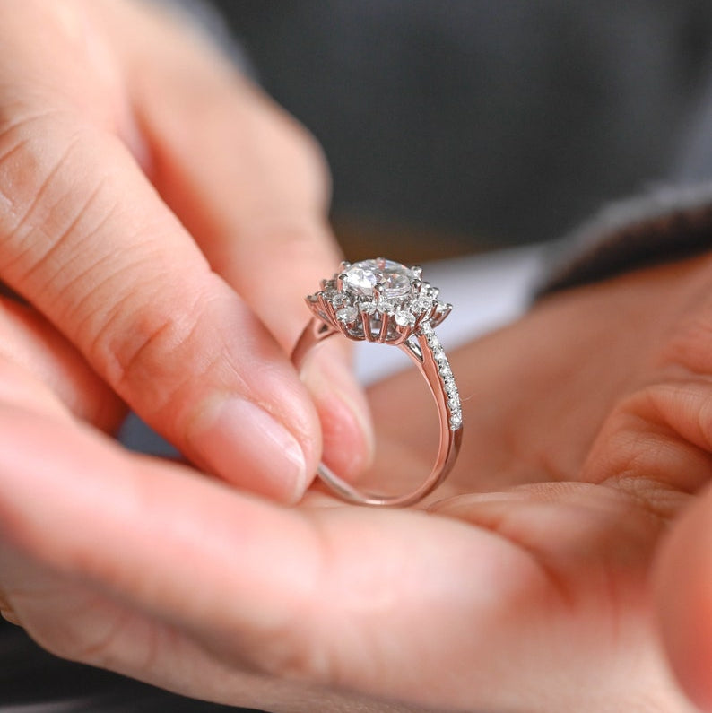 Stunning 0.5 - 1.5 CT Round Moissanite Engagement Ring with Cluster Design 2